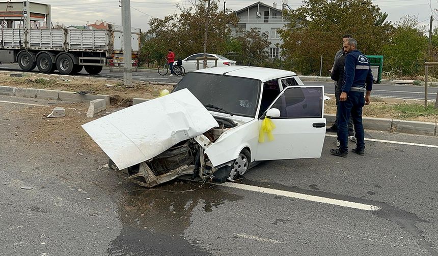 Kontrolden çıkan Tofaş hurdaya döndü: 1 yaralı