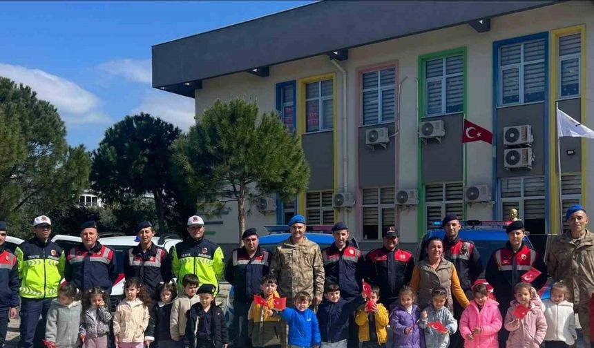 Ekipler miniklere jandarmayı tanıttı