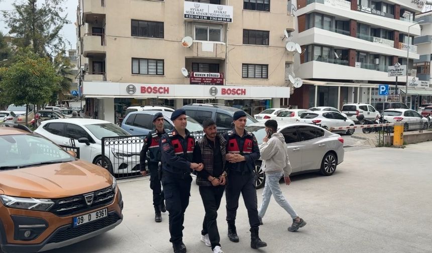 Kuşadası’nda JASAT ekipleri 18 yıl 6 ay cezası bulunan şüpheliyi yakaladı