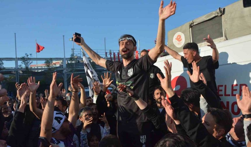 Aydınsporlular meydana indi, şampiyonluğu kutladı