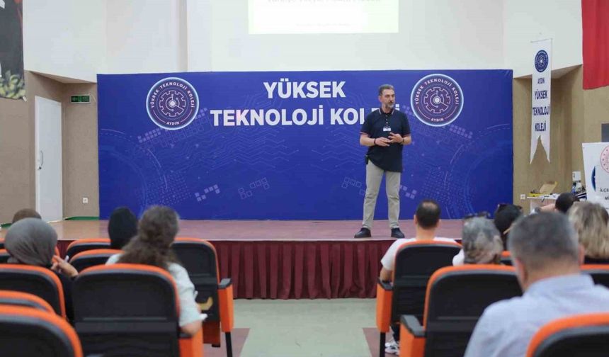 Aydın’da eğitimcilere ‘yapay zeka araçlarının kullanımı’ semineri