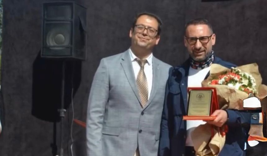 Bir zamanlar tuğla taşıdığı okula, bağışta bulundu