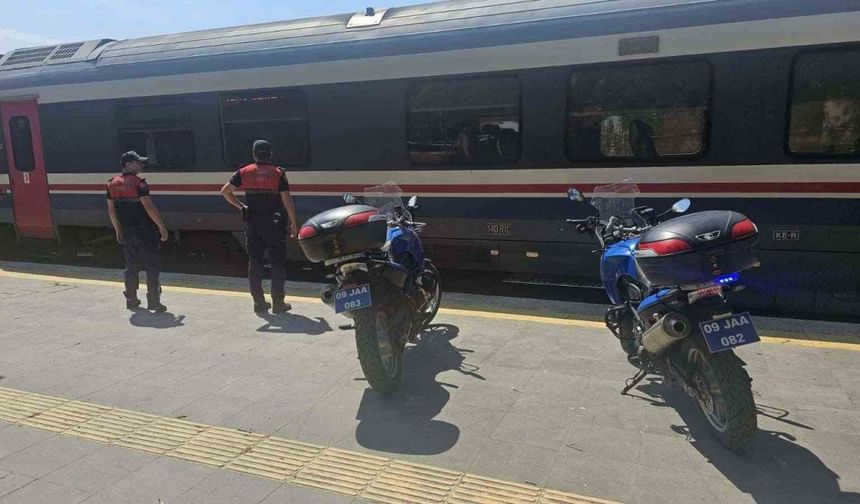Uyuşturucu satıcısı trende yakalandı
