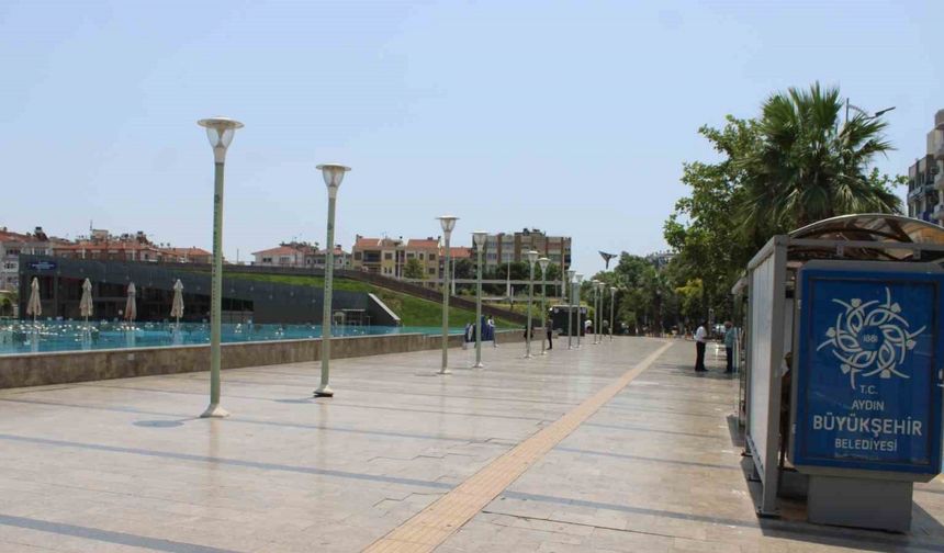 Bayramın ilk günü sıcak hava ile birlikte sokaklar boş kaldı
