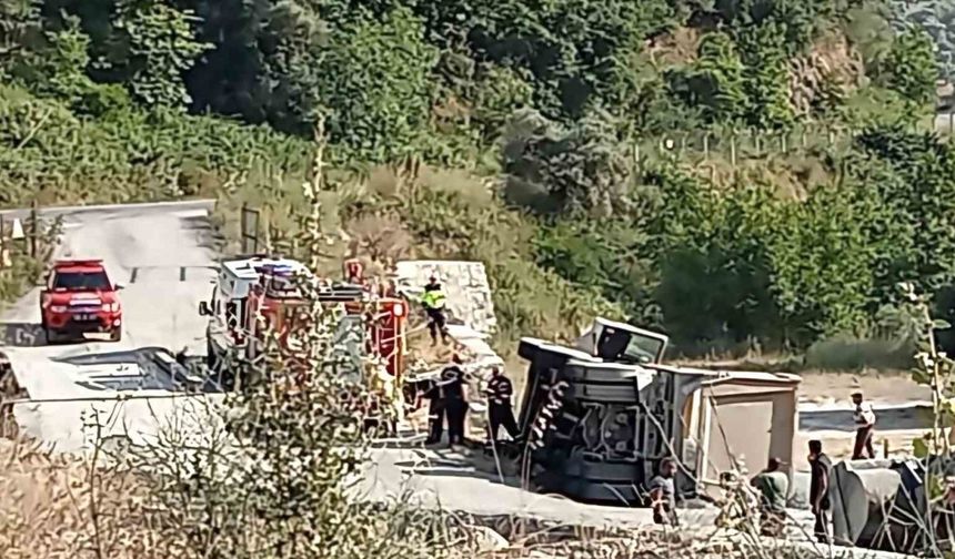 Köşk’te kum kamyonu devrildi: 1 yaralı