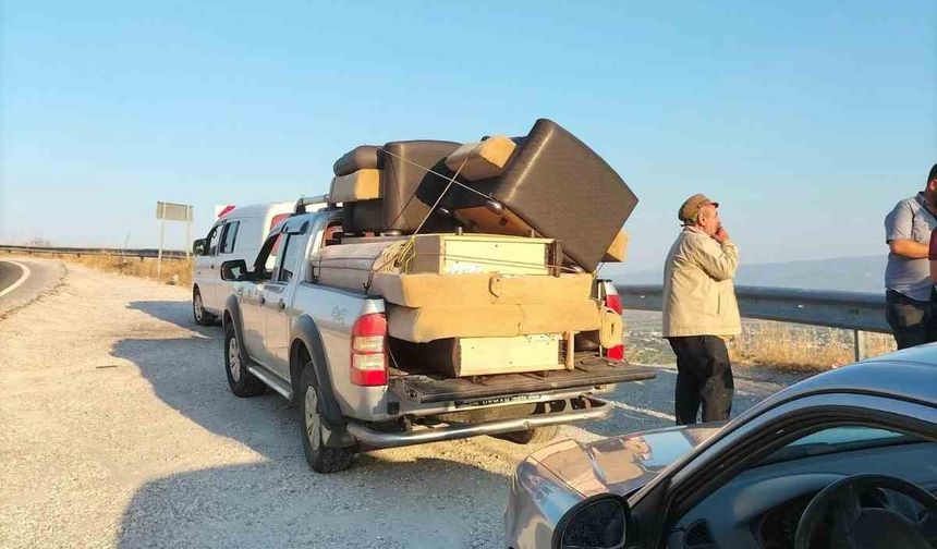 Aydın’dan İzmir’e yardım eli uzandı, topladıkları eşyaları teslim ettiler