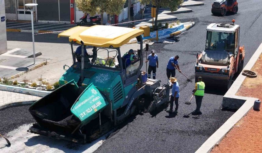 Büyükşehir’in Söke’de yol çalışmaları sürüyor