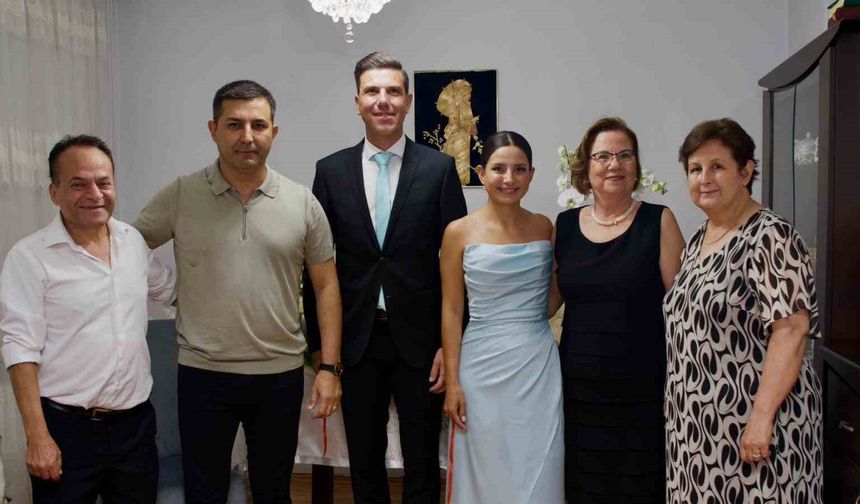 Nişan yüzüklerini Başkan Günel taktı