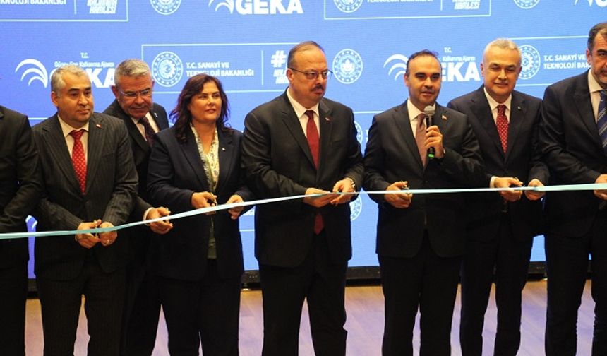 Sanayi ve Teknoloji Bakanı Kacır: "Aydın'ı Ege'nin parlayan yıldızı haline getirmeye devam edeceğiz