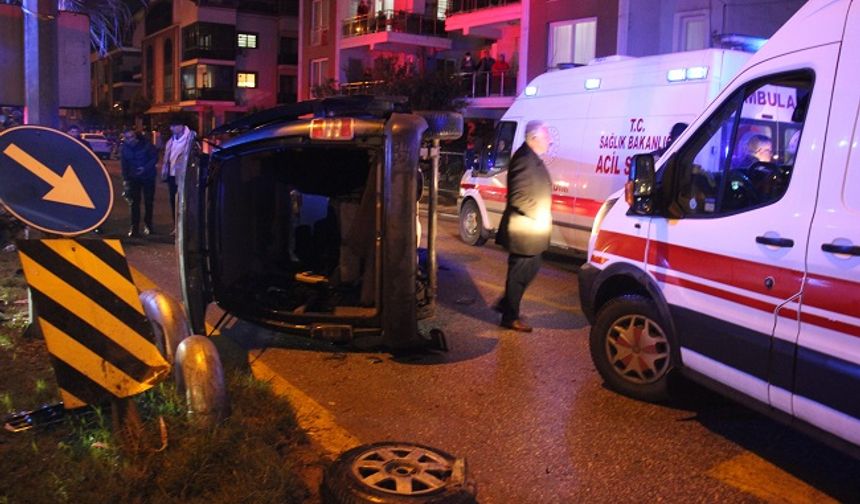 Otomobille çarpışan ticari araç yan yattı: 7 yaralı