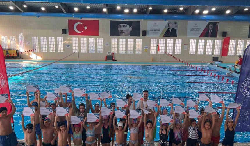 Aydın'da 2 ayda 200 çocuk yüzme öğrendi