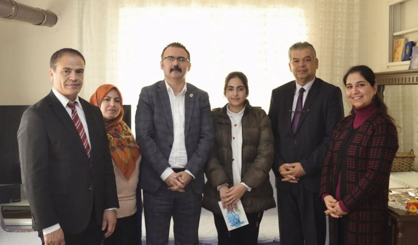 Kaymakam Ateş, öğrencilerin evine misafir oldu