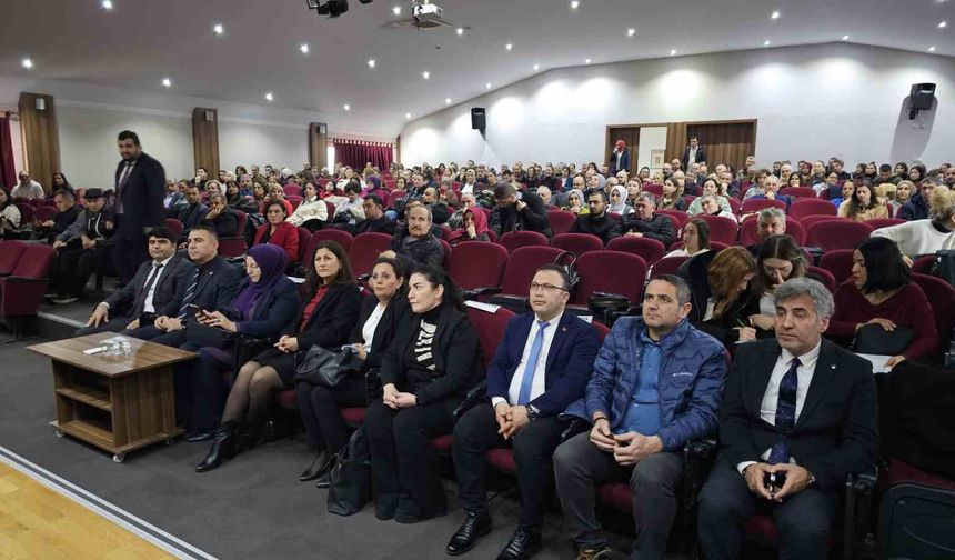 ADÜ'lü akademisyenler Nazilli'de her yönüyle kadına şiddeti anlattı