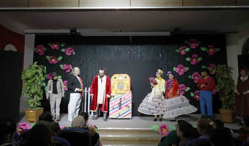 Aydın Büyükşehir Belediyesi'nden çocuklara tiyatro şöleni