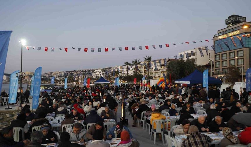 Binlerce vatandaş Aydın Büyükşehir'in iftar sofralarında buluşuyor