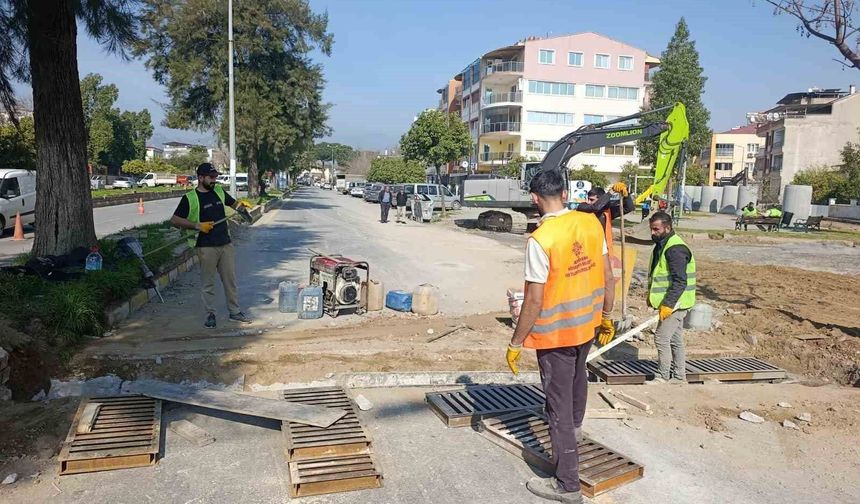 Büyükşehir ekipleri kentin dört bir yanında çalışmalarını sürdürüyor