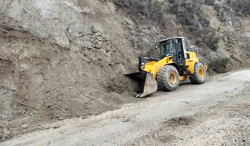 Büyükşehir ekiplerinden 'yağış' mesaisi