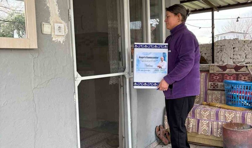 Germencik'te Ramazan kolilerinin dağıtımı sürüyor