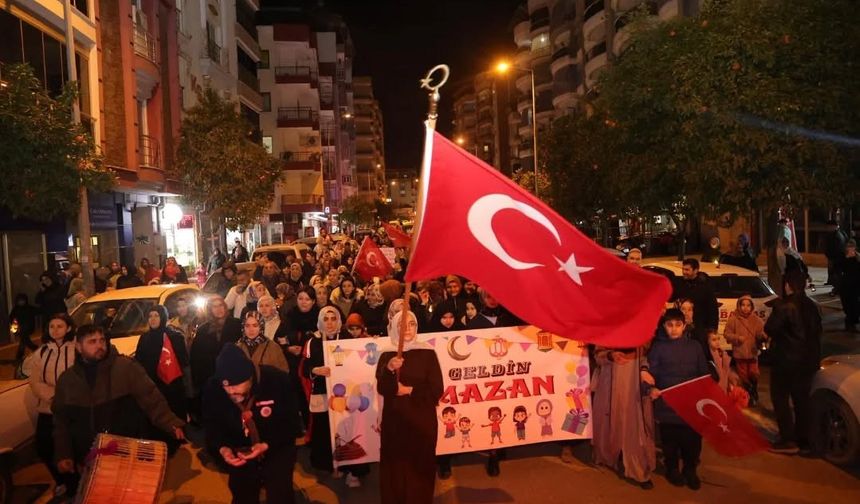 İncirliova'da Ramazan ayını Fener Alayı ile karşıladılar