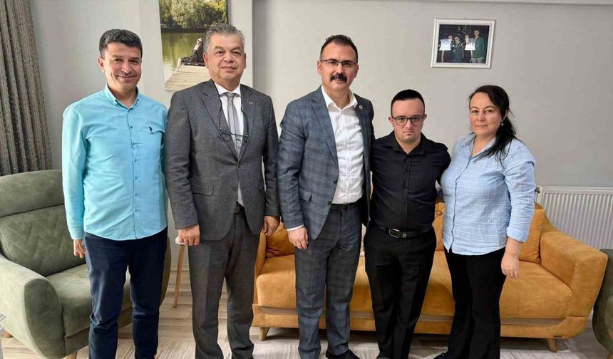 Kaymakam Ateş, öğrencilerin evine konuk oldu