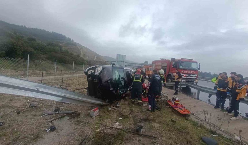 Kontrolden çıkan araç bariyere çarptı: 2 ölü