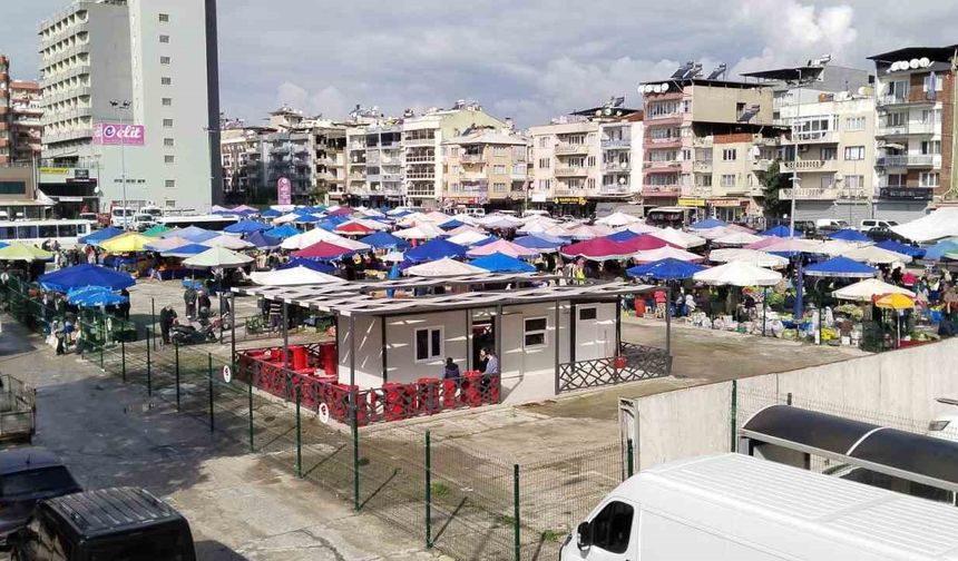 Kurtuluş Semt Pazarı yeni yerinde hizmete başladı