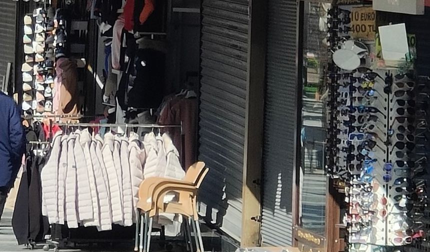 Kuşadası'nda kuyumcu soygununa 'kepenk' engeli