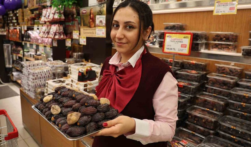 Ramazan ayının sembol ürünü hurma tezgahlardaki yerini aldı