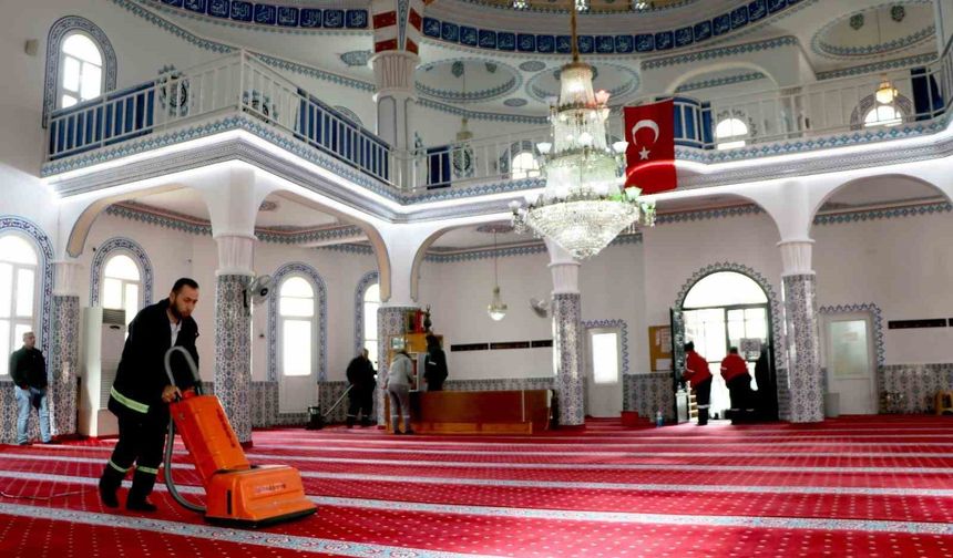 Söke Belediyesi'nden Ramazan öncesi camilerde kapsamlı temizlik