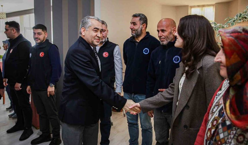 ADÜ İktisadi İşletme Müdürlüğü personeline Ramazan Ayı dolayısıyla alışveriş kartı verildi