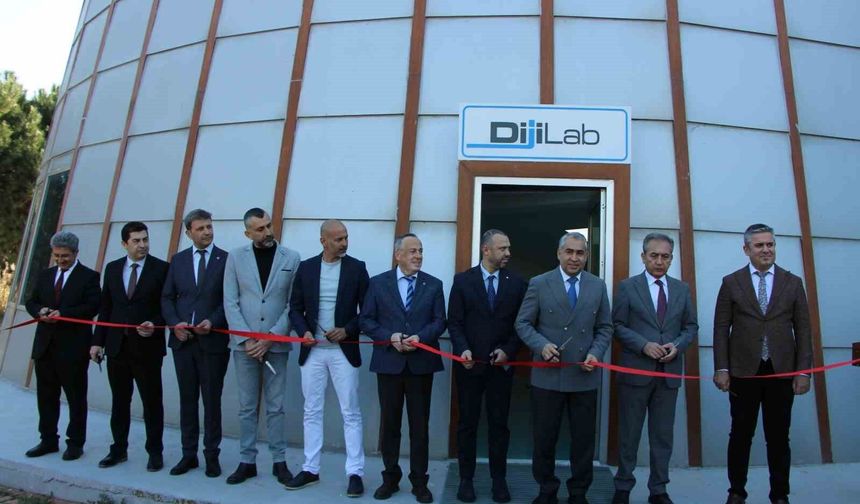 ADÜ'de dijital eğitim laboratuvarı açıldı