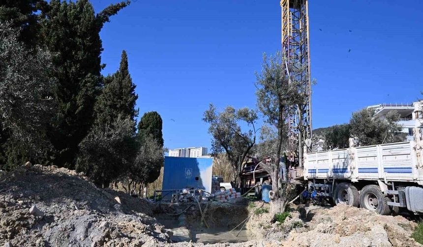 Aydın Büyükşehir, Kuşadası'nda sondaj çalışmalarını sürdürüyor