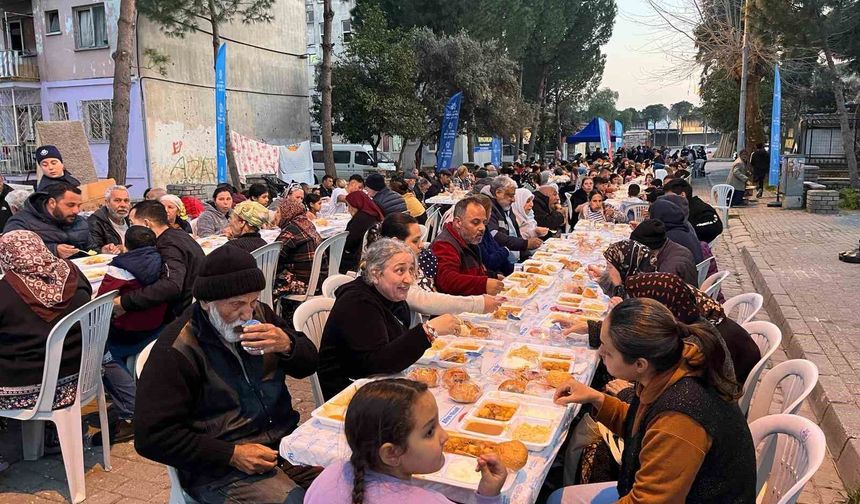 Aydınlı vatandaşlar Büyükşehir'in iftar sofrasında buluştu