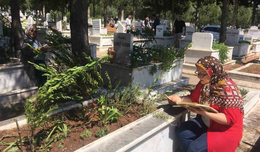 Bayramın ilk günü mezarlıklarda yoğunluk