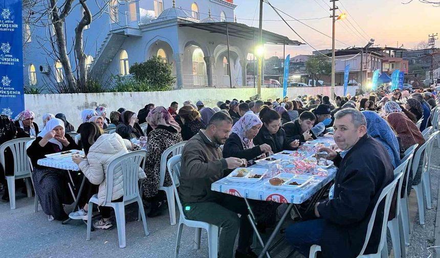 Binlerce Aydınlı Büyükşehir'in iftar sofrasında bir araya geldi
