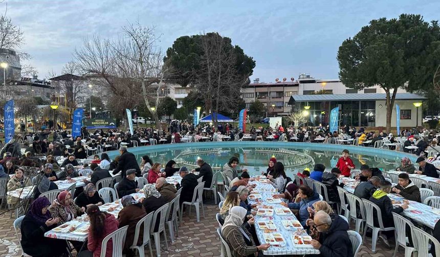 Büyükşehir Belediyesi vatandaşları iftar sofrasında buluşturuyor
