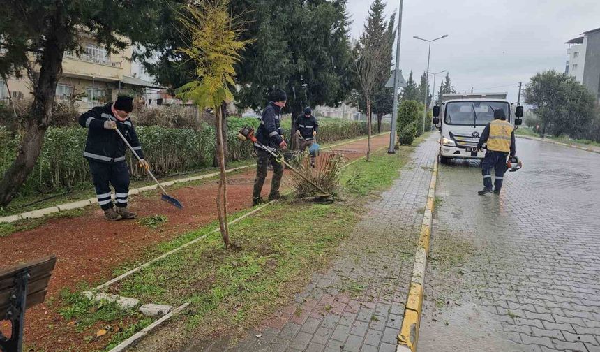 Büyükşehir ekiplerinden Nazilli yürüyüş yolunda bakım çalışması