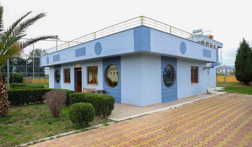 Çeştepe'deki halı saha yeniden hizmete açıldı