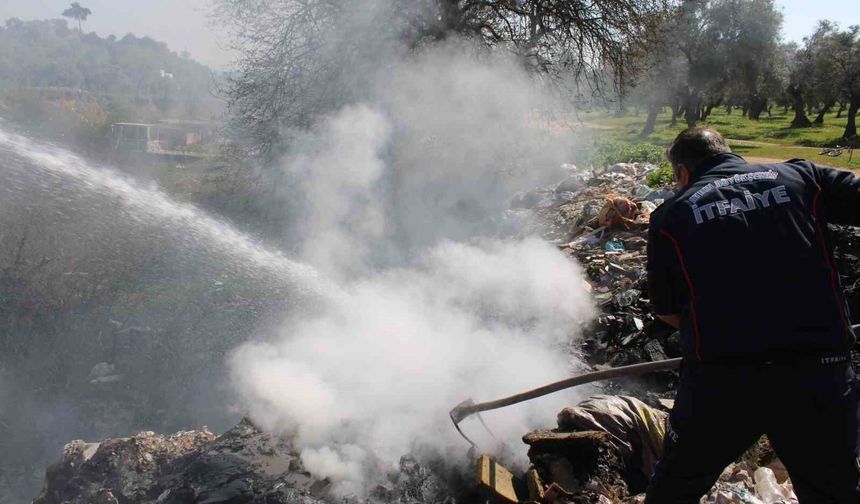 Çöplük alanda çıkan yangın ekipleri harekete geçirdi
