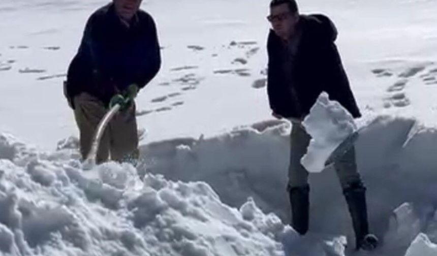 Dondurucu zirvede toplanan kar, yazın serinleten lezzete dönüşüyor