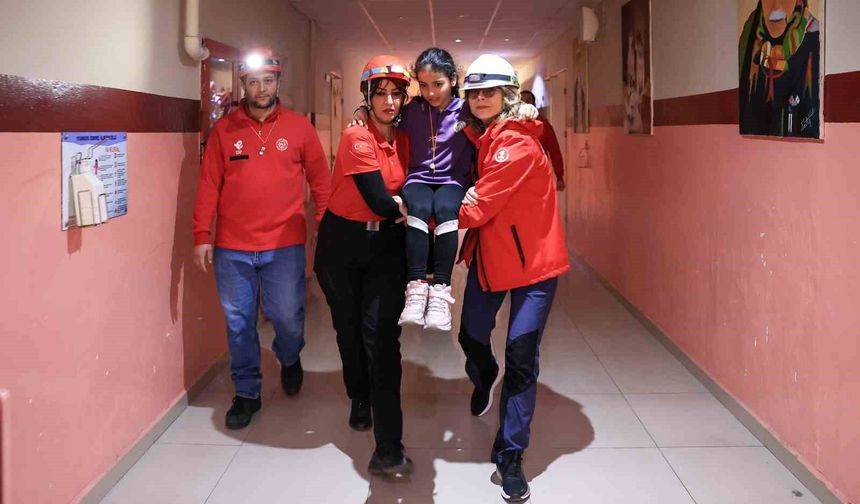 Efeler Belediyesi'nden miniklere afet eğitimi