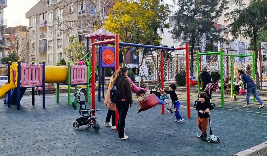 Efeler'in parkları yenileniyor