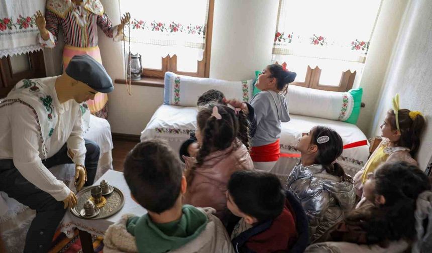 Gündüz Bakımevi öğrencileri Aydın'ın tarih yolculuğuna çıktı