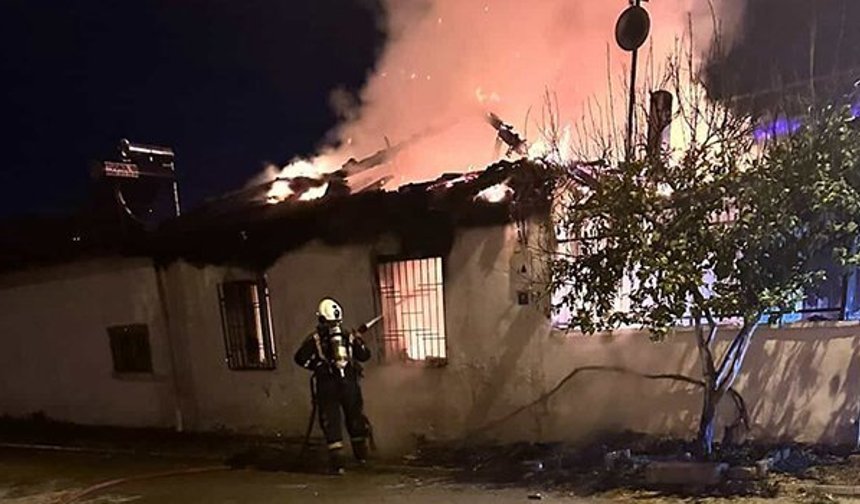 İncirliova’da bir ev küle döndü
