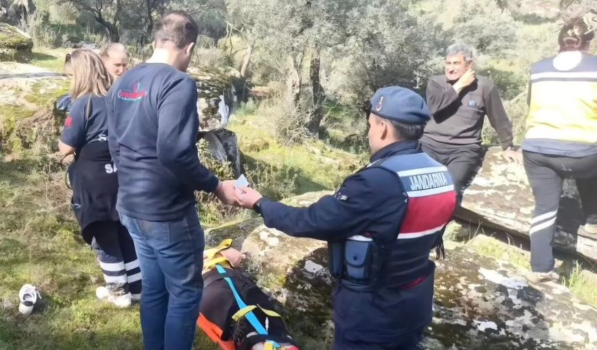 Kayalıktan düşen kadın ekiplerin çalışması ile kurtarıldı