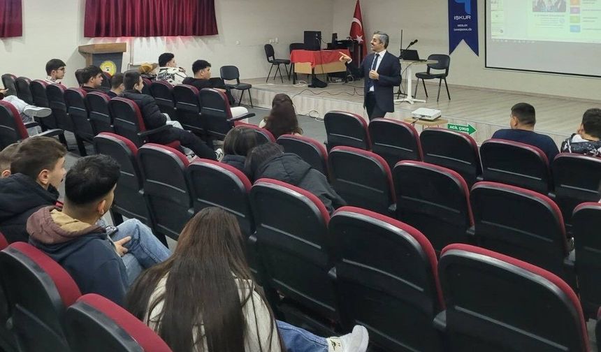 Liseli gençlere kariyer desteği