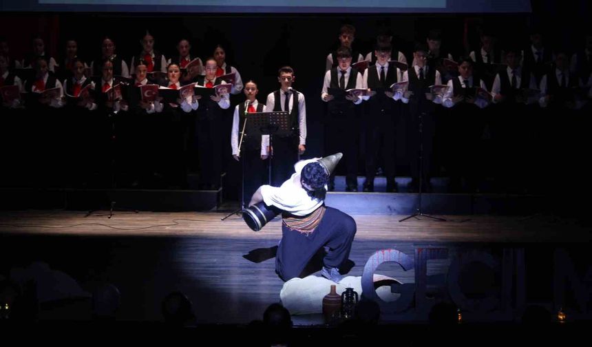 Öğrencilerinin 'Bir Hilal Uğruna' oratoryosu ayakta alkışlandı