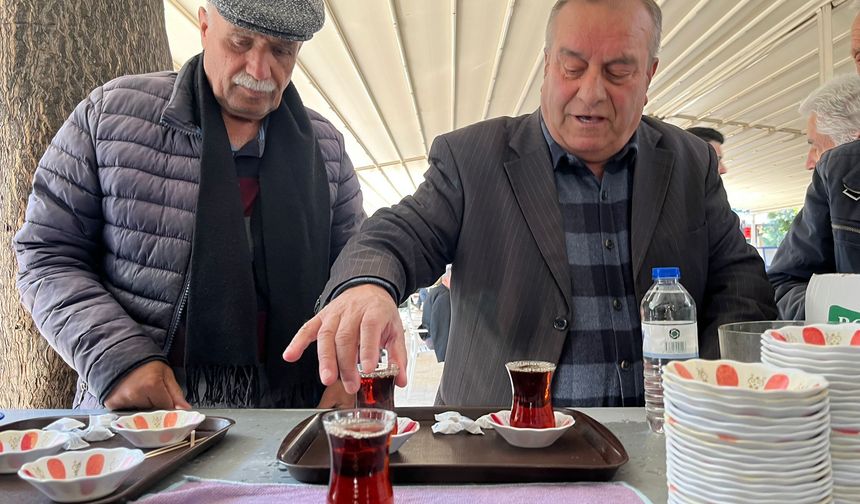 Başkan Çerçioğlu, Çayı 1 TL yaptı