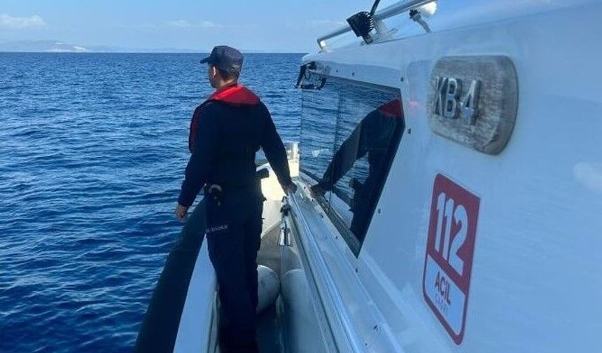 Yüzmek için denize giren şahısları, Sahil Güvenlik ekipleri kurtardı