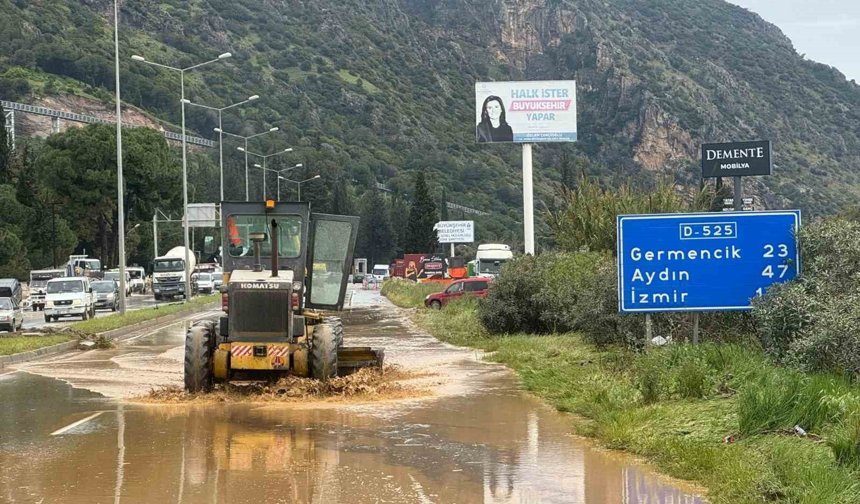 Aşırı yağışlar Söke'de hayatı olumsuz etkiliyor